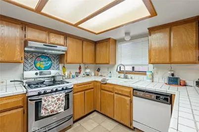 16226 Brookfield Drive, Victorville, CA 92394 - Photo 10