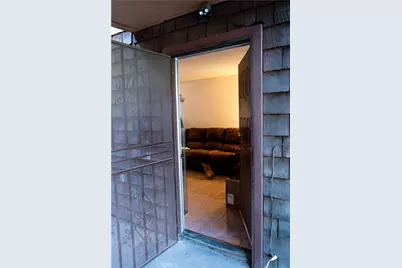 9010 Newport, Fontana, CA 92335 - Photo 4