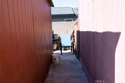 9010 Newport, Fontana, CA 92335 - Photo 38