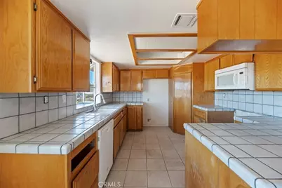 16924 Crestview, Victorville, CA 92395 - Photo 20