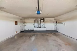 16924 Crestview, Victorville, CA 92395 - Photo 34