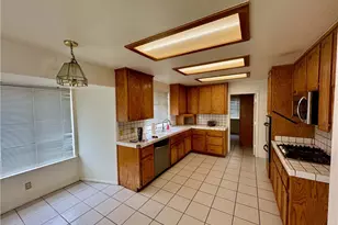 18286 Lakeview Dr, Victorville, CA 92395 - Photo 6