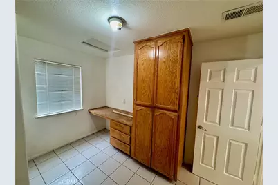 18286 Lakeview Drive, Victorville, CA 92395 - Photo 24