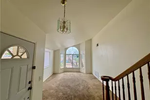 18286 Lakeview Dr, Victorville, CA 92395 - Photo 2