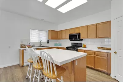 13446 Dover Lane, Victorville, CA 92392 - Photo 10