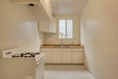 844 W Martin Luther King Jr. Boulevard, Los Angeles, CA 90037 - Photo 6