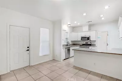 165 N Alessandro Avenue, San Jacinto, CA 92583 - Photo 2