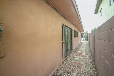 3241 Santa Ana, Huntington Park, CA 90255 - Photo 42