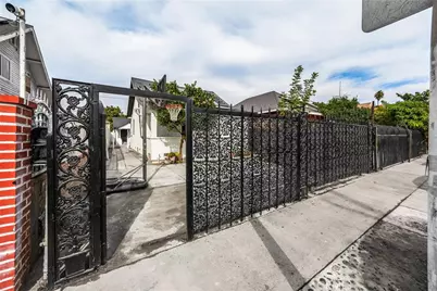 1257 E 51st, Los Angeles, CA 90011 - Photo 30