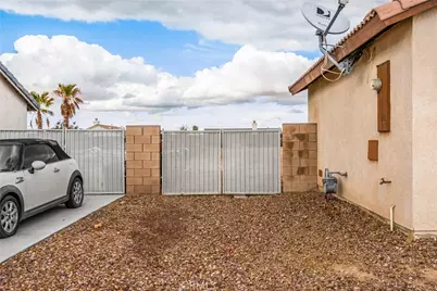 21266 Colombard, Apple Valley, CA 92308 - Photo 6
