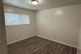 1600 W Robin Dr, Visalia, CA 93291 - Photo 10