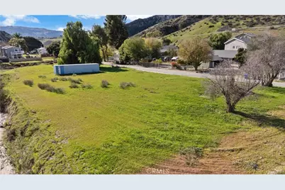 2 Taft Ct, Val Verde, CA 91383 - Photo 12