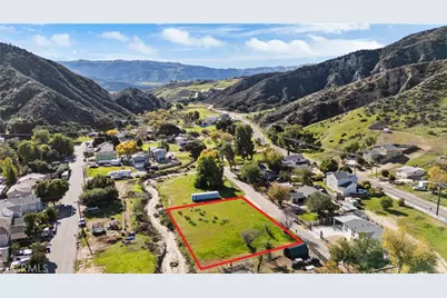 2 Taft Ct, Val Verde, CA 91383 - Photo 2