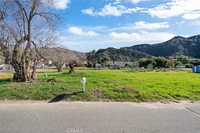 2 Taft Ct, Val Verde, CA 91383 - Photo 28