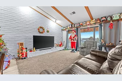 16043 Saint Timothy Road, Apple Valley, CA 92307 - Photo 8