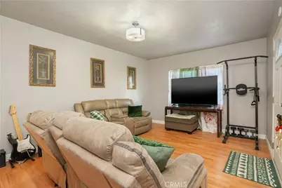 11936 Neenach, Los Angeles, CA 91352 - Photo 2