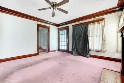 4239 South Raymond Avenue, Los Angeles, CA 90037 - Photo 4