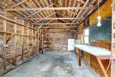 4239 South Raymond Avenue, Los Angeles, CA 90037 - Photo 30