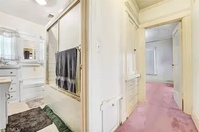 4239 South Raymond Avenue, Los Angeles, CA 90037 - Photo 16