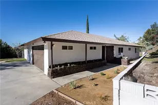 44750 Adobe Dr, Hemet, CA 92544 - Photo 2