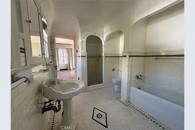 2329 N Edgemont, Los Angeles, CA 90027 - Photo 18