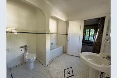 2329 N Edgemont, Los Angeles, CA 90027 - Photo 16