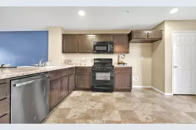 7165 Hazelwood Way, Fontana, CA 92336 - Photo 12