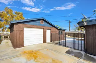 16352 Del Norte Dr, Victorville, CA 92395 - Photo 32