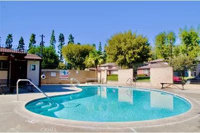 1126 W Calle De La Luna # 4, Azusa, CA 91702 - Photo 4