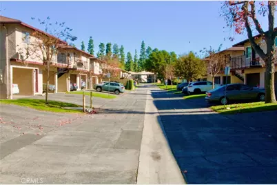 1126 W Calle De La Luna # 4, Azusa, CA 91702 - Photo 10