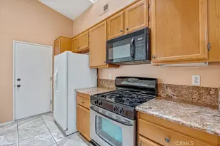 7770 Somerset Ln, Highland, CA 92346 - Photo 14