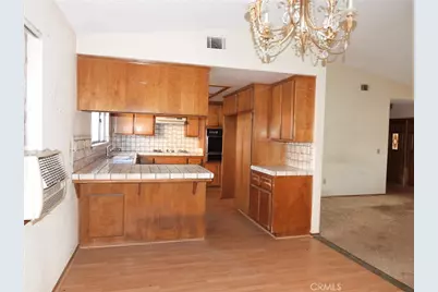13665 Driftwood, Victorville, CA 92395 - Photo 4