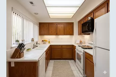 17 Rock Cliff Place, Phillips Ranch, CA 91766 - Photo 16