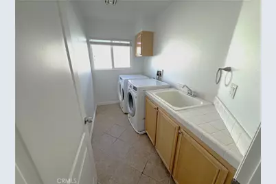 8240 Chamberlain Lane, Reseda, CA 91335 - Photo 18
