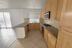 8240 Chamberlain Ln, Reseda, CA 91335 - Photo 8