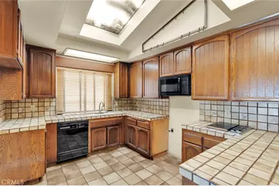 17800 Cresta Blanca Drive, Victorville, CA 92395 - Photo 16