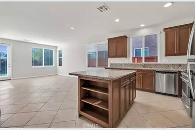 7823 Gibson Circle, Hemet, CA 92545 - Photo 8