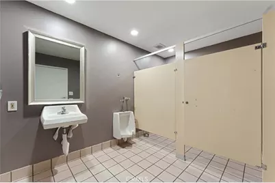 6265 Van Nuys Boulevard, Van Nuys, CA 91401 - Photo 10