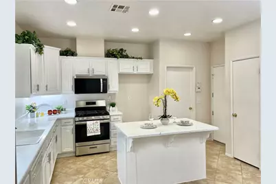 13953 Tawney Ridge Ln, Victorville, CA 92394 - Photo 6