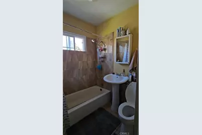 2546 S Bronson, Los Angeles, CA 90018 - Photo 24