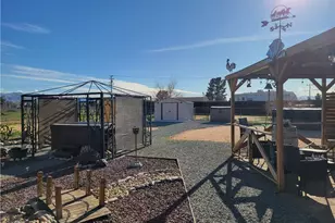 21535 Pine Ridge, Apple Valley, CA 92307 - Photo 36