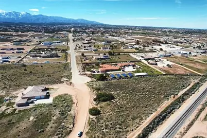 4 Whitehaven Street, Oak Hills, CA 92344 - Photo 4