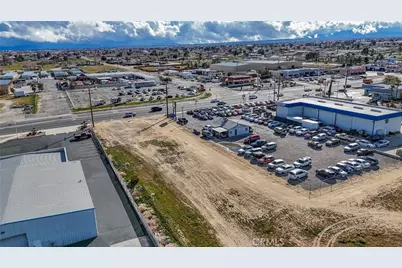 28 Palmdale Road, Victorville, CA 92392 - Photo 4