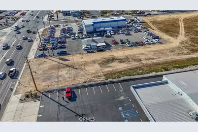 28 Palmdale Road, Victorville, CA 92392 - Photo 2