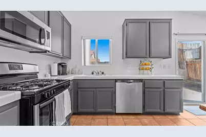 12733 Appian, Victorville, CA 92395 - Photo 10