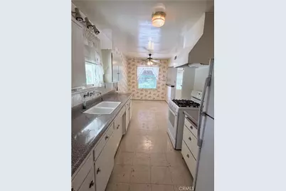 11251 Dronfield, Pacoima, CA 91331 - Photo 6