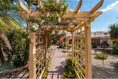 10180 Redwood, Fontana, CA 92335 - Photo 32