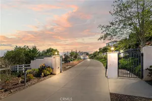 380 Highland Oaks Ct, Fallbrook, CA 92028 - Photo 2