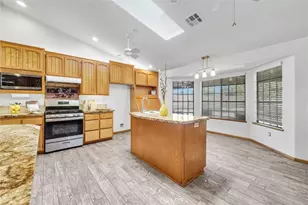 7854 Oak Hills Rd, Oak Hills, CA 92344 - Photo 16