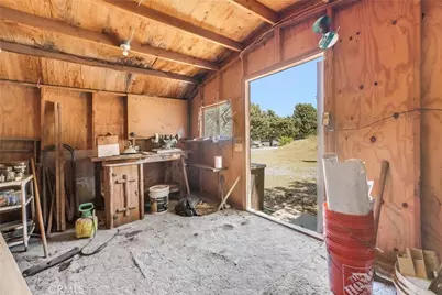 7854 Oak Hills Rd, Oak Hills, CA 92344 - Photo 46